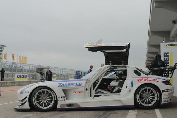 Wie plant man das Ausdauertraining für professionelle Motorsportfahrer?